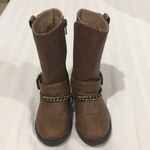 Kenneth Cole Reaction Toddler size 8